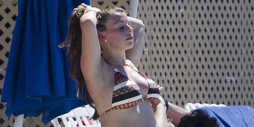 Foto Hamil Besar Istri Wayne Rooney Seksi Berbikini
