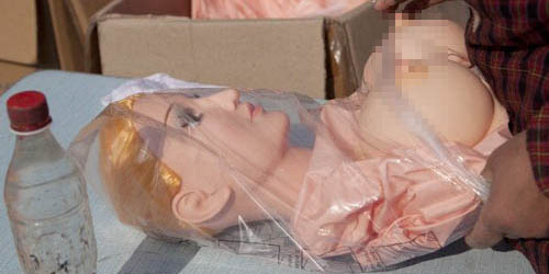 FOTO: Mengintip Pabrik Pembuatan Boneka Seks di Jepang