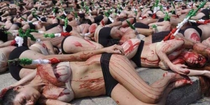 250 Wanita Telanjang dan Berlumuran Darah Demi Banteng di Meksiko