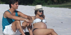Badan Melar, Kourtney Kardashian Percaya Diri Pamer Perut Hamilnya