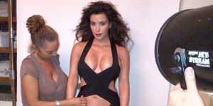 Behind The Scene Pemotretan Baju Renang Kim Kardashian di Esquire