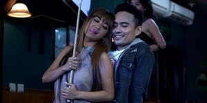 Cuplikan Adegan Seksi Jupe & Jenny Cortez di Film 'Kutukan Arwah Santet'