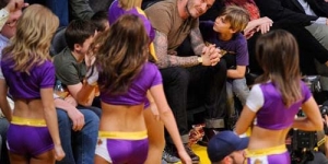 David Beckham dan Anaknya Kepergok Melirik Cheerleaders Seksi