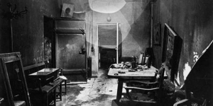 Foto Bunker Tempat Hitler Bunuh Diri