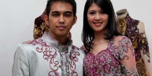 Foto Naga 'Lyla' dan Feby Siregar Fitting Baju Pengantin