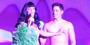 Konser di Filipina, Katy Perry Pegang Puting Pria