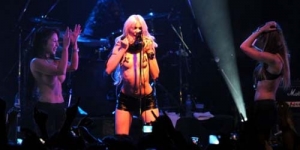 Konser Vulgar 'The Pretty Reckless' di Buenos Aires