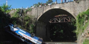 Kumpulan Foto Kecelakaan Bus Maut Pencabut Nyawa