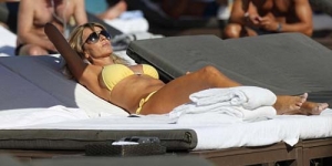 Lagi, Rita Rusic Pamer Keseksian dengan Bikini di Miami