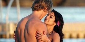 Liburan Mesra Vanessa Hudgens dan Kekasihnya