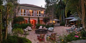Mengintip Kedalam Rumah Mewah Christina Aguilera