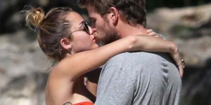 Miley Cyrus Tampil Seksi dan Bermesraan dengan Liam Hemsworth
