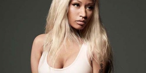 Nicki Minaj Kembali Pamer Belahan Payudara di ELLE