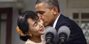 Obama Cium Mesra Aung San Suu Kyi Saat di Myanmar
