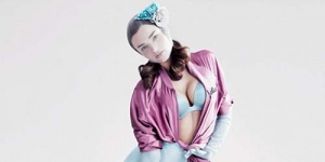 Para Model Victoria Secret Tampil Seksi di Pemotretan Kalender VMAN Magazine