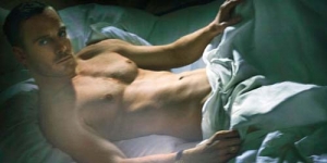 Pose Bugil Michael Fassbender di W Magazine