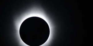 Potret Gerhana Matahari yang Spektakuler