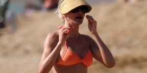 Segarnya Cameron Diaz dengan Bikini Orangenya