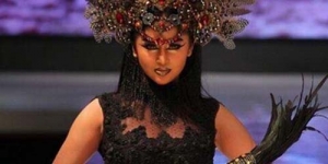 Seksinya Dewi Perssik dengan Kostum Transparan