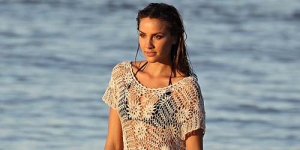 Seksinya, Pemotretan Bikini Runner Up Miss Universe 2009