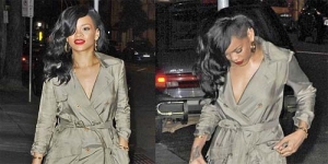Ups! Rihanna Tak Pakai Dalaman