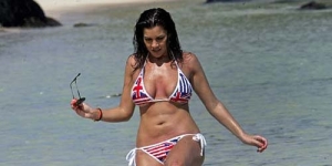 Waduw! Bendera Amerika Nyangkut di Dada Imogen Thomas