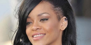 Rambut 'Skrillex' Rihanna, Gaya Rambut Terburuk di Abad 21