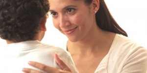 Tips Bijak Jawab Pertanyaan Aneh Anak