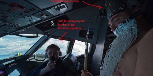 Beredar Foto Pilot Sukhoi Asik Bergurau Saat Mengemudi Pesawat! Beredar Foto Pilot Sukhoi Asik Bergurau Saat Mengemudi Pesawat!