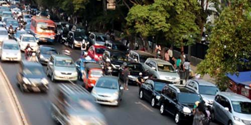 Agar Naik Angkot, Jokowi Naikkan Tarif Parkir Mobil Jadi Rp 8000