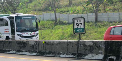 Penampakan Hantu Berkerudung di Tol Cipularang Penampakan Hantu Berkerudung di Tol Cipularang