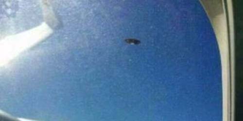 Penampakan UFO Tertangkap Kamera Penumpang Pesawat