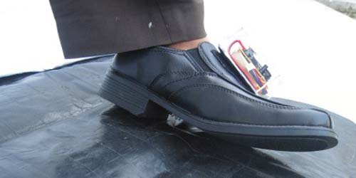Siswa SMA 2 Yogyakarta Ciptakan Sepatu 'Bermata' untuk Tunanetra Siswa SMA 2 Yogyakarta Ciptakan Sepatu 'Bermata' untuk Tunanetra