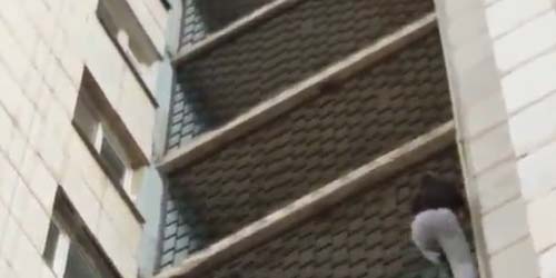 Spiderman Rusia, Seorang Pria Panjat dan Loncat di Gedung Tinggi Tanpa Pengaman