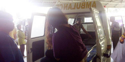 Wanita Seksi ini Tabrak 4 Mobil dan Mengamuk di Jalanan