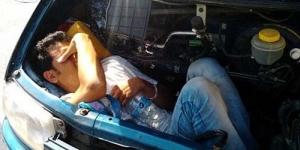 Ingin Masuk Italia, Imigran Gelap Ini Nekat Bersembuyi di Kap Mesin Mobil Selama 20 Jam!