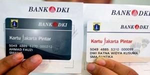Jokowi Bagikan 'Kartu Jakarta Pintar' untuk Pelajar Kurang Mampu
