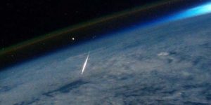 Meteor Melintas di Langit Amerika (Video)