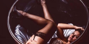 Olivia Sprauner, Bu Guru Yang Juga Model Bikini