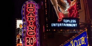 Peraturan Baru, Penari Bugil Harus Pakai Bikini di Amerika
