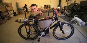 Remaja Berusia 15 Tahun Buat Sepeda Bermesin Jet