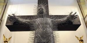 Seniman London Ciptakan Patung Yesus Terbuat dari Kawat