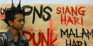 Terjebak Lampu Merah, Jokowi Salami Anak Punk di Jalan Diponegoro
