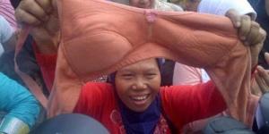 Walikota Bekasi Poligami, Ibu-Ibu Demo Bawa BH