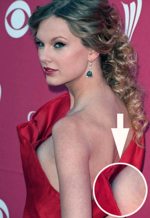 Tak Sengaja Puting Payudara Taylor Swift Terlihat Saat Kenakan Gaun.