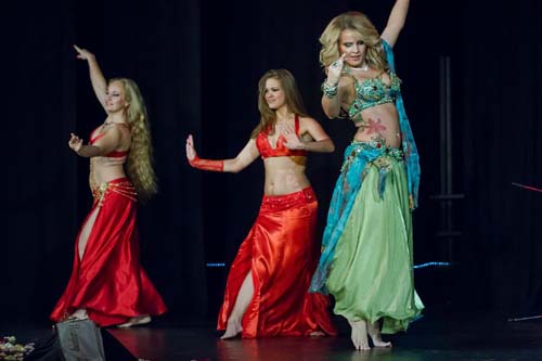 Para Wanita Seksi di Kontes Miss Belly Dance Hungaria Budapest