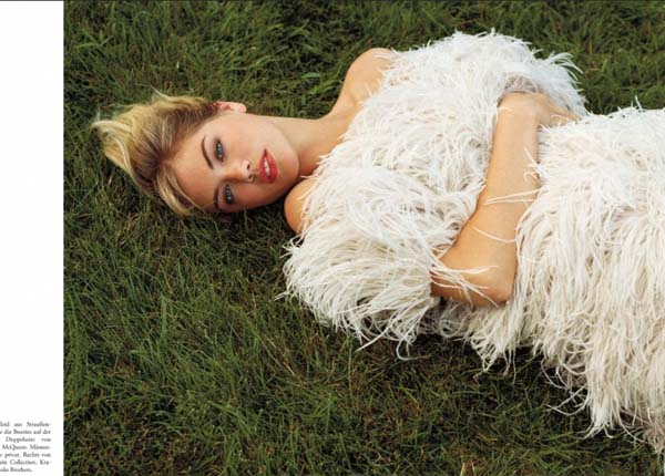 Kate Upton Tampil Topless di Majalah Vogue Jerman