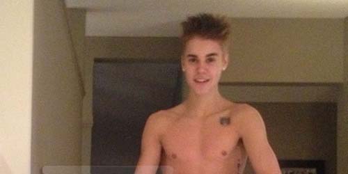 Foto+Wanita+Telanjang+Bulat Justin Bieber Main Gitar Sambil Telanjang Di Depan Neneknya