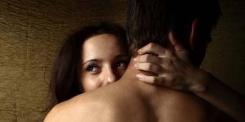 http://media.infospesial.net/image/p/2014/01/alasan-wanita-ingin-dipeluk-setelah-bercinta_0bda3.jpg