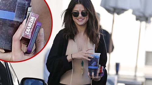 (Foto) Selena Gomez Ternyata Suka Rokok 'Djarum' (Foto) Selena Gomez Ternyata Suka Rokok 'Djarum'